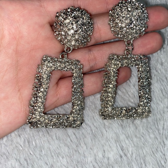 Statement geometric embossed silver textured earrings - Picture 4 of 4